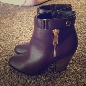 Maroon booties